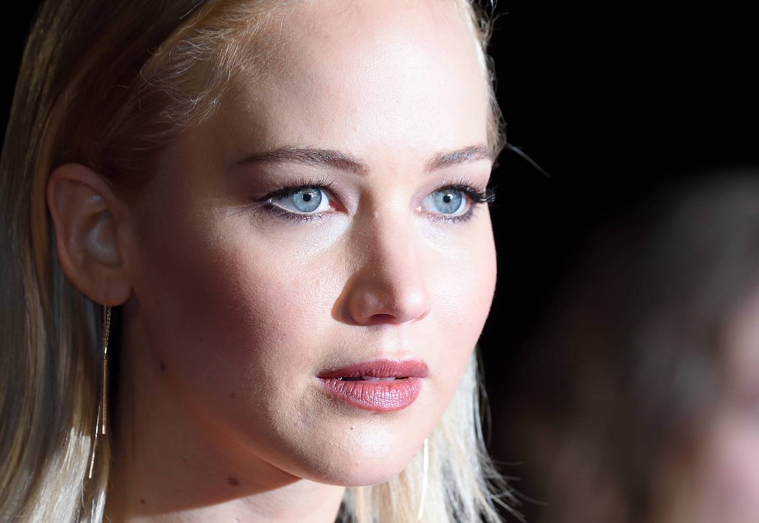 Velvet Gumicukor Jennifer Lawrence M G Sosem J Rt Ilyen K Zel Ahhoz Hogy Nyilv Nosan