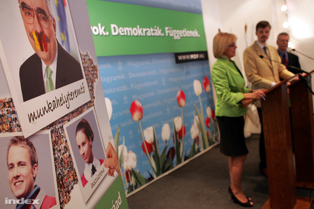 Index Belföld Dávid Ibolya Három rivális párt bigámista násztánca