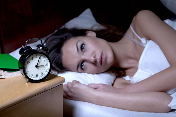 Ön is keveset alszik? Számoljon a magas vérnyomás kockázatával! - Almapatikák