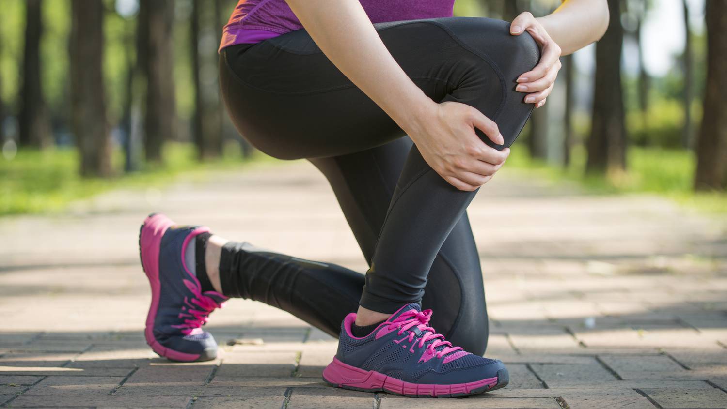 Mozgás közben kattogó, fájó térd: 5 gyakori ok is állhat a háttérben - Egészség | Femina