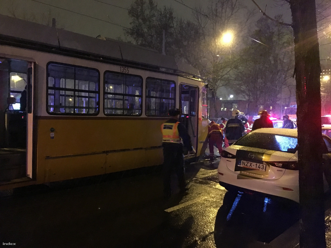 Gázolt a villamos a Parlamentnél