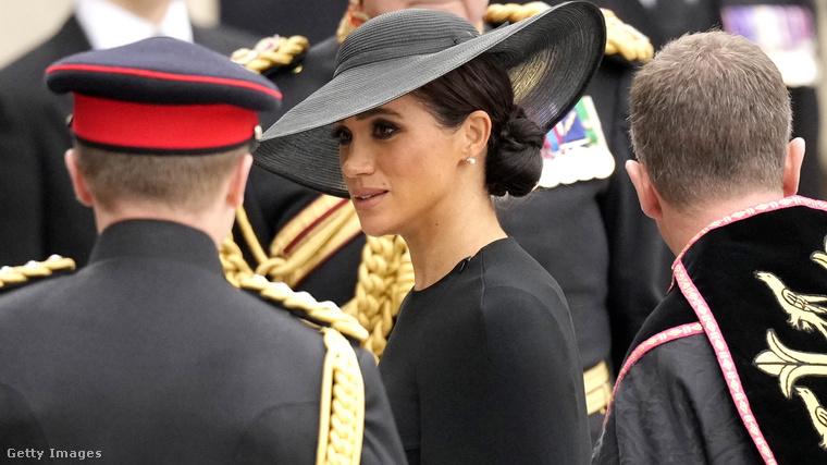 Meghan Markle is az apátságnál