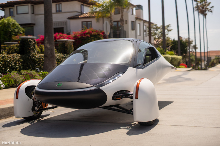 Többé nem csak sci-fi lesz az elektromos autó, amit soha nem kell tölteni