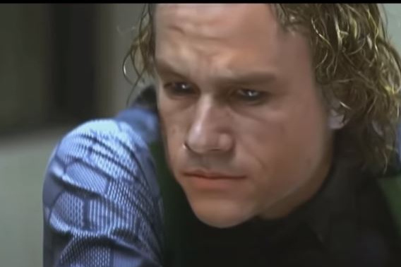 Smink nélkül is félelmetes Heath Ledger Jokere a Sötét lovagban