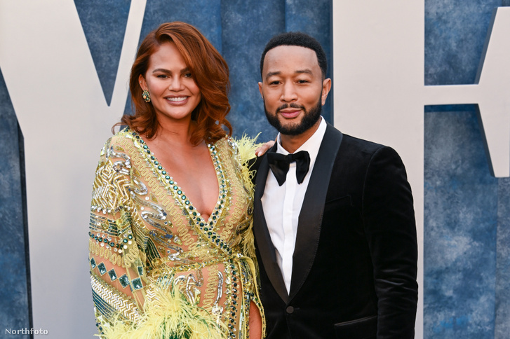 John Legend és Chrissy Teigen vicces okból érkezett egy pakli UNO-val az Oscar-partira