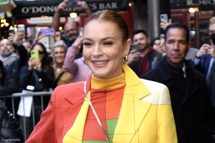 Hatalmas már Lindsay Lohan terhespocakja, fotókat mutatott babaváró bulijáról a színésznő