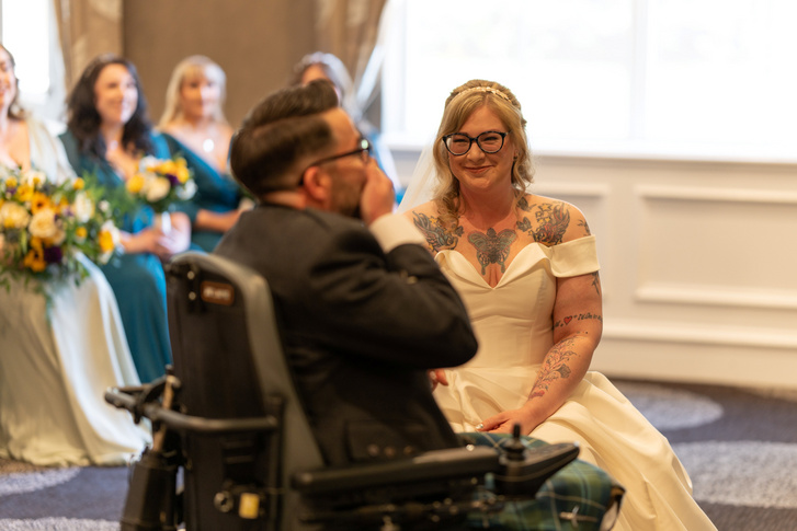 Index – Pendant ce temps – Un marié en fauteuil roulant a surpris tout le monde en se levant pour danser avec sa fiancée