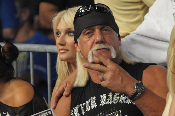Hulk Hogan harmadjára is megnősült, elvette 24 évvel fiatalabb kedvesét