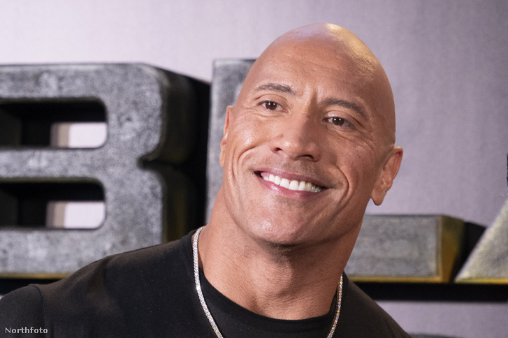 Nincs bizarrabb a beszélő Dwayne Johnson-csecsemőbabánál, amit egy ügyes apuka készített a színészért rajongó kislányának