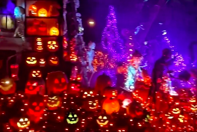 Disneyland sem érhet a nyomába ennek a háznak, úgy kidekorálták Halloween alkalmából