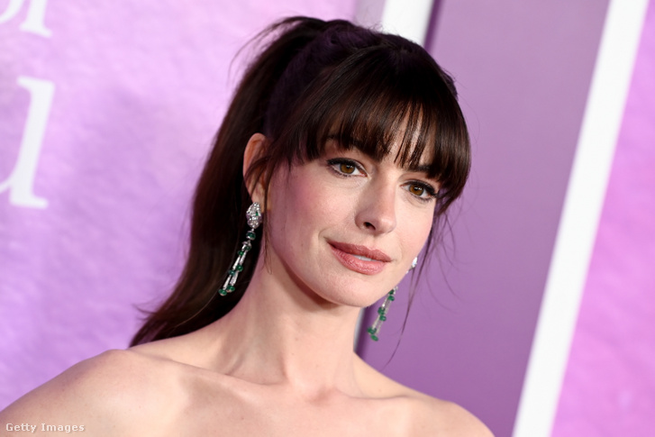 Anne Hathaway megmutatta az igazi arcát