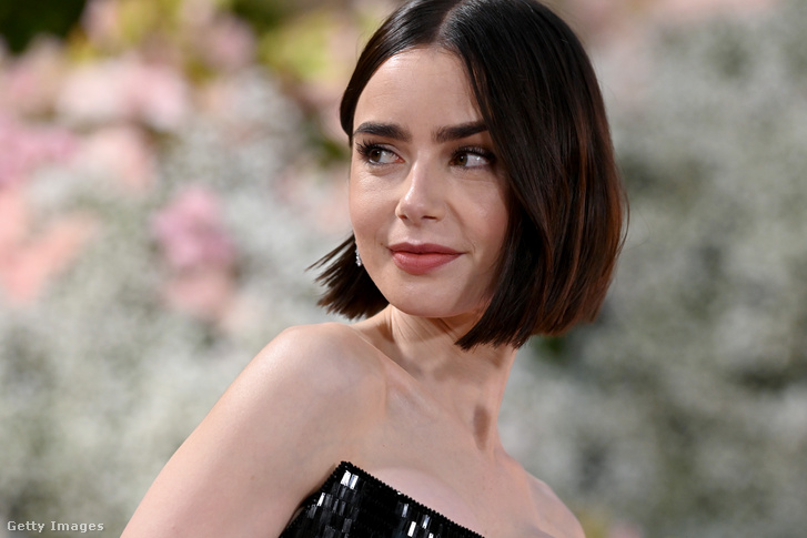 Lily Collins először mutatta meg a kisbabáját