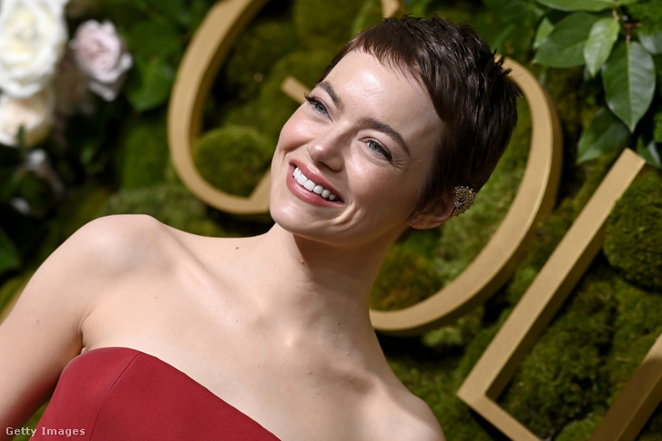 Emma Stone ellopta a show-t a vörös szőnyegen, étvágygerjesztő ruhában állt a fotósok elé