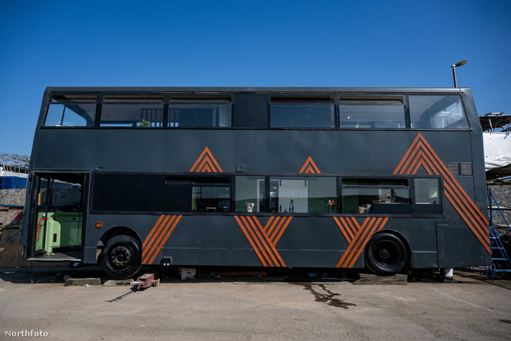 Lessen be ön is ebbe a luxusapartmantként újjászületett emeletes buszba!