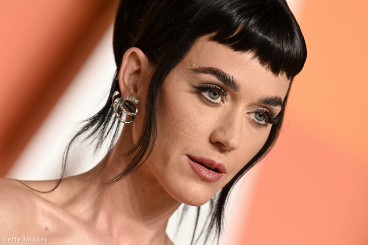 Katy Perry csúnyán átvert mindenkit a mesterséges intelligencia segítségével, futótűzként terjednek a fotói