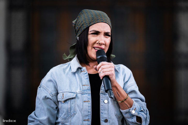 TĂłth Gabi: Nem azĂ©rt kapom a dĂjakat, mert nyalom a s*ggĂ©t a politikusoknak, meg megvettek kilĂłra, hanem azĂ©rt, mert jĂł vagyok