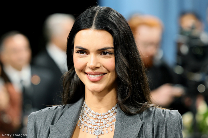 Kendall Jenner a fogát törte, miközben a Knicks meccsére tartott, rajta nevet az internet népe
