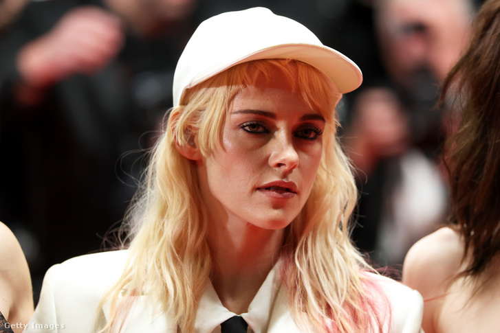 Kristen Stewart szandál-zokni kombóban érkezett a cannes-i filmfesztivál vörös szőnyegére