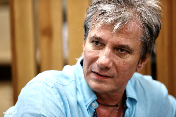 Bochkor Gábor az anyagi helyzetéről: „Ha lehúznák itt a redőnyt, jó pár évig tudnék élni”