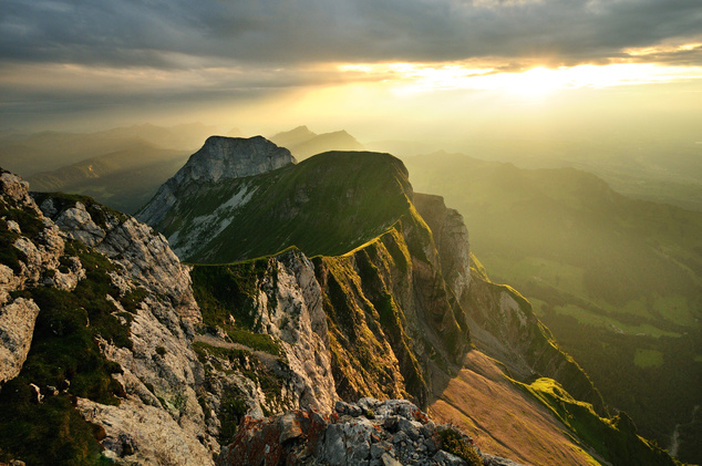 A Pilátus-hegy a svájci Luzern mellett található, legmagasabb pontja a 2128 méter magas Tomlishorn.