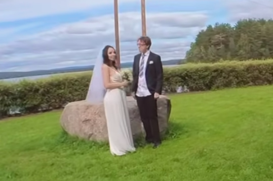 YouTube-on panaszolta el a férfi, hogy „túl csúnya”, hogy barátnője legyen, így talált rá későbbi feleségére a kommentek között