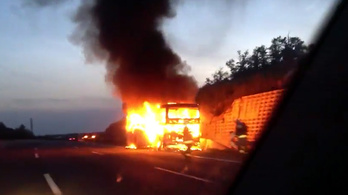 Kiégett egy busz az M0-son Törökbálintnál
