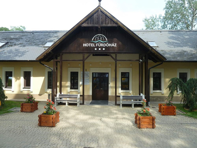 Fürdőház bejárata