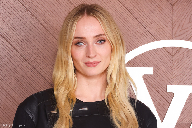Sophie Turner üzent a Harry Potter-sorozat gyereksztárjainak, ettől inti óva őket