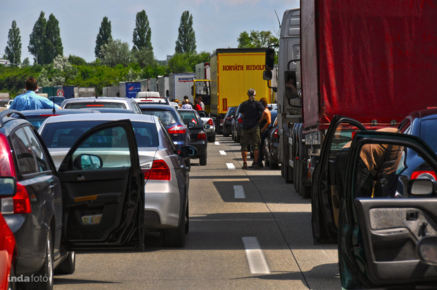 Az M7-est jobb lesz elkerülni a hétvégén
