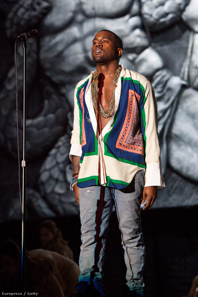 Kanye West éppen átszellemül a 2011-es Coachellán