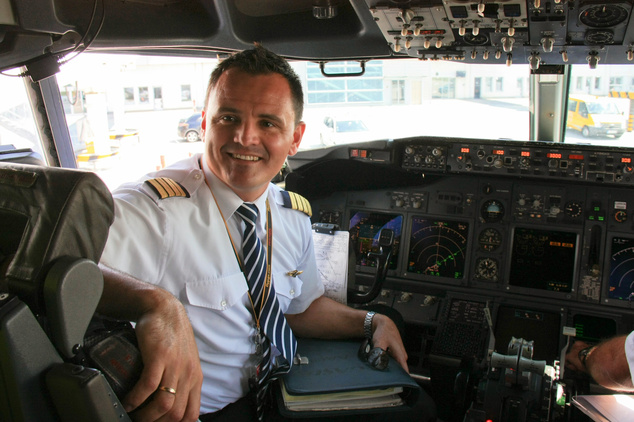 Sebestyén Tamás, a Pegasus Boeing 737-es kapitánya