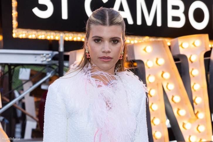 Sofia Richie fotóval tudatta, második gyermekével várandós