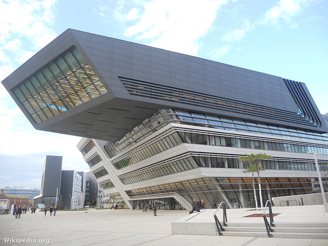 A Zaha Hadid által tervezett egyetemi könyvtár Bécsben