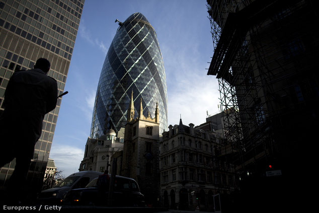 Norman Forster egyik ismert munkája a londoni 30 St Mary Axe, becenevén Az uborka
