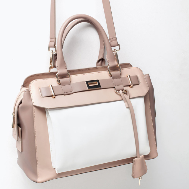 Luxus táskákra hajazó táskákat 15.995 forintos áron lőhetünk a Zarában.