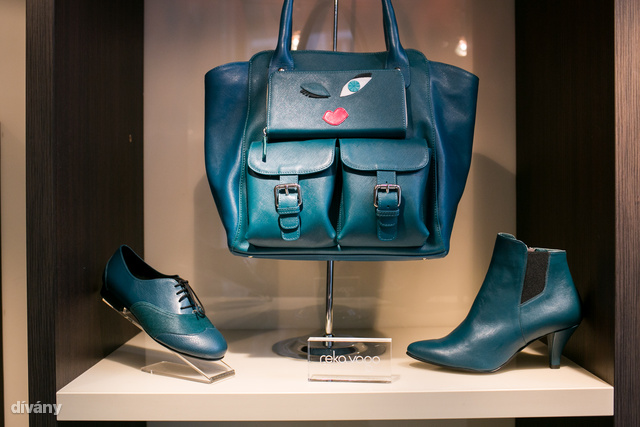 581 Designer store: Vágó Réka Saffiano-bőr táskákat és Selfie pénztárcákat is árul.