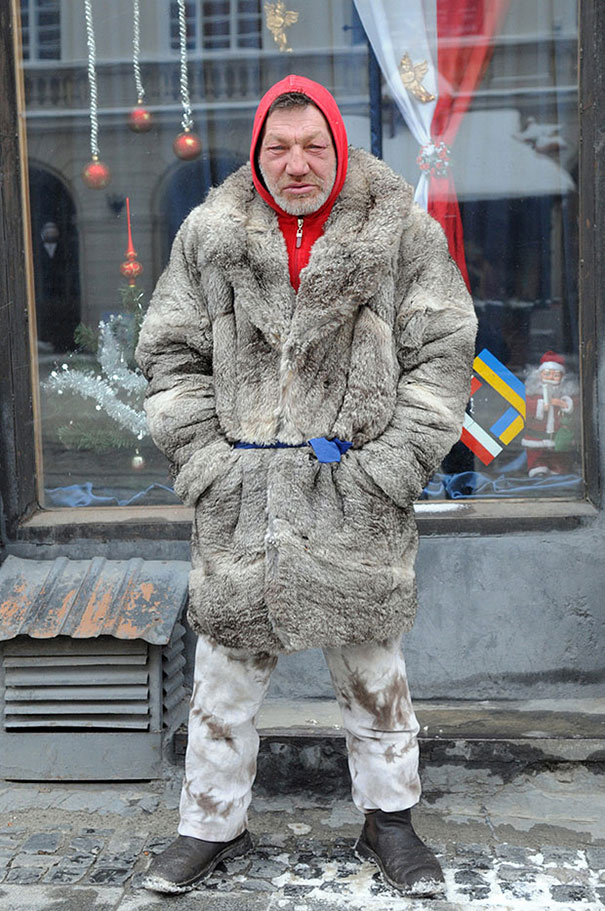 Slavik,a divatérzékeny ukrán hajléktalan. Kattintson a többi képért!
