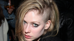 Avril Lavigne megbetegedett