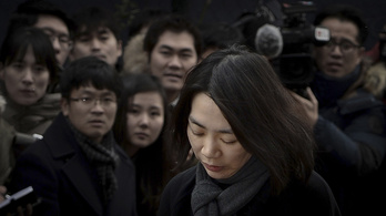 Mogyoró miatt röhög Korea a főnök lányán