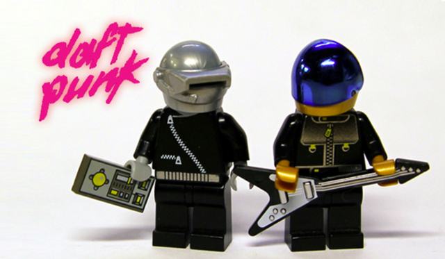 Legósított Daft Punk figurák