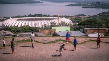 Több a néző a brazil stadionokban, de félnek a lepusztulástól
