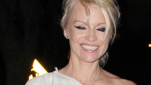 Pamela Anderson 47 évesen is dögös