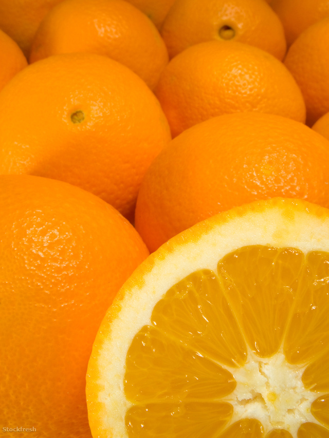 stockfresh 471125 ripe-oranges-pile-with-an-orange-sliced sizeM