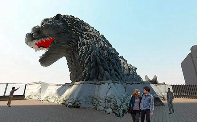 Godzilla feje a szálloda tetején