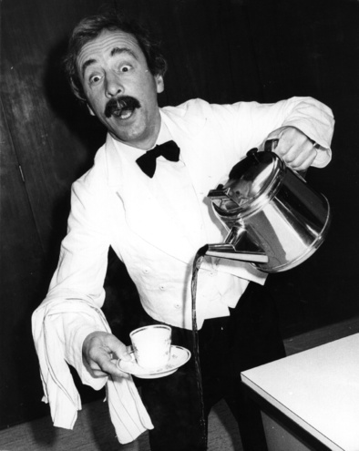 A világ legrosszabb pincére, Manuel (Andrew Sachs) az igaz Waczak Szállóban dolgozott