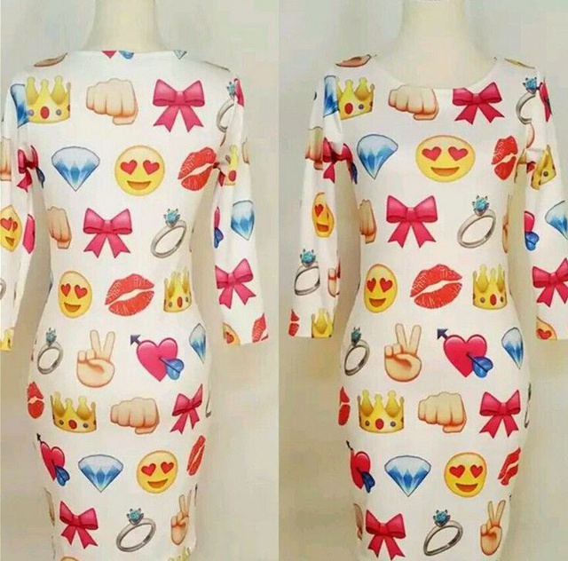 Az emoji-trend annyira menő, hogy a kínai oldalakat elárasztották az ilyen és ehhez hasonló ruhák, mind megvehető alig 10 dollárért.