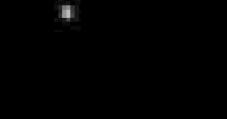 Ilyennek láttuk eddig a Plútót. Az első kocka egy 1930-as felvétel, ami a Lowell Obszervatórium távcsövével készült, majd a Hubble teleszkóp fotói 1996-2003-ig, végül a New Horizons 2015-ös felvételei a találkozásról.