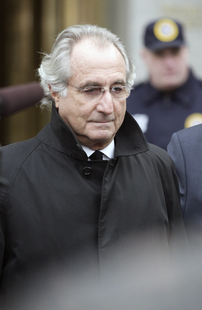 Madoff amerikai üzletember volt, és a Wall Streeten úgy 50 milliárd dollárral vágta át a befektetőit