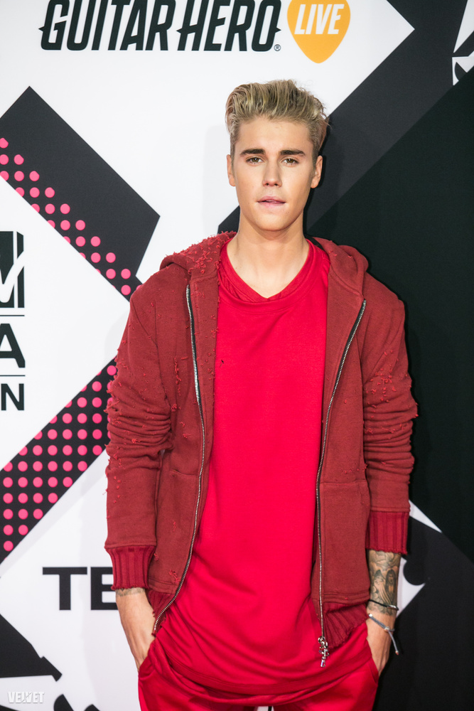 Justin Bieber hat (a regionális díjjal együtt 7) jelölésből 5 díjat is bezsebelt, ezzel megnyerte az estét