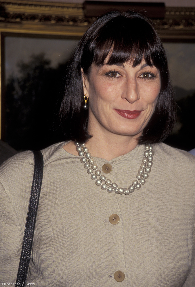 Anjelica Huston 1991-ben, 40 évesen.